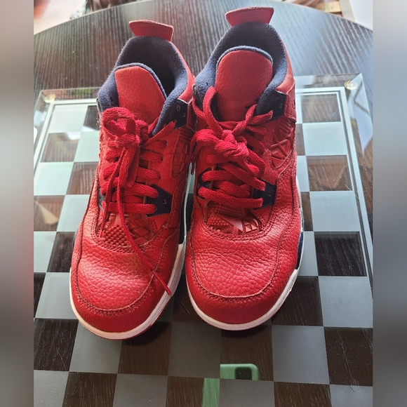 Kids Nike Jordan's 2y Red Sneakers - Picture 2 of 15